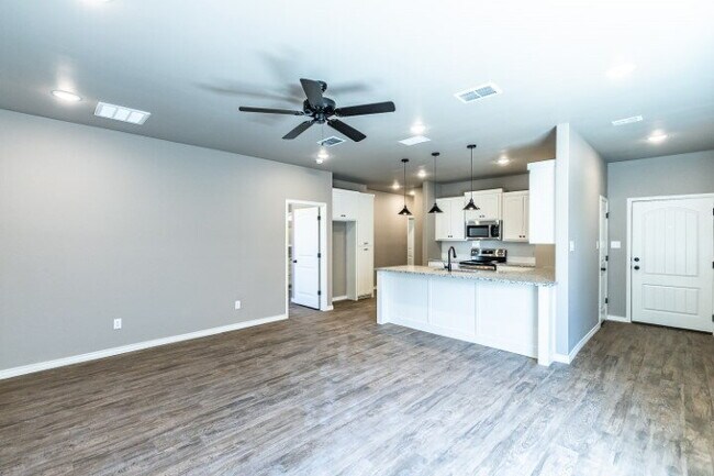 Foto del edificio - $500 Off First month's Rent - Modern Country Living Only Minutes From Lubbock Metro