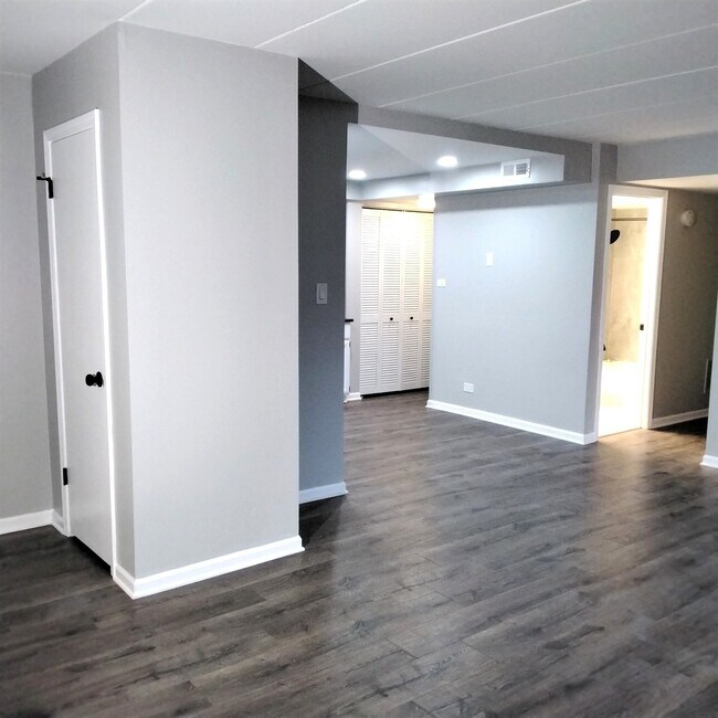 10910 Kilpatrick Ave Unit 1SW, Oak Lawn, IL 60453 Condo for Rent in