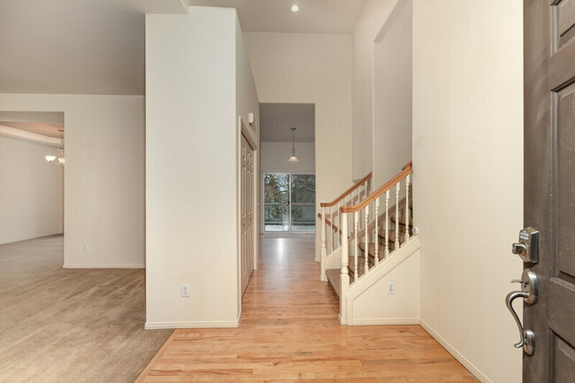 Building Photo - 2024 N 145th St