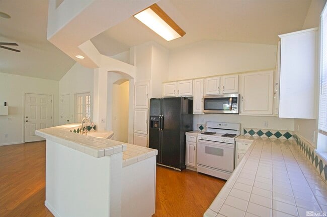 Building Photo - 1167 Tule Dr