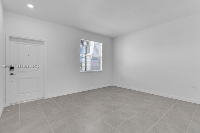 Foto del edificio - 2660 SE 28th St
