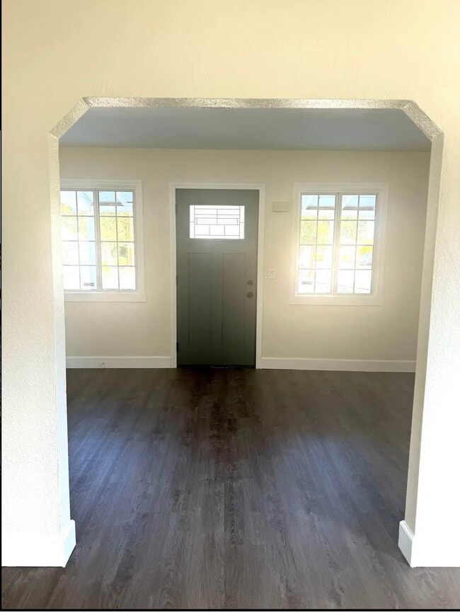 Building Photo - 7015 De Celis Pl