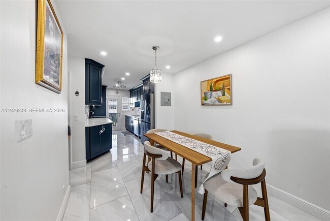 Foto del edificio - 3922 NE 166th St