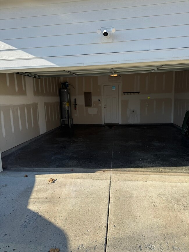 Foto del edificio - 689 Hickory Industrial Dr