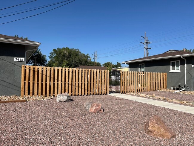 Completamente vallado y seguro. - 3438 N Cascade Ave