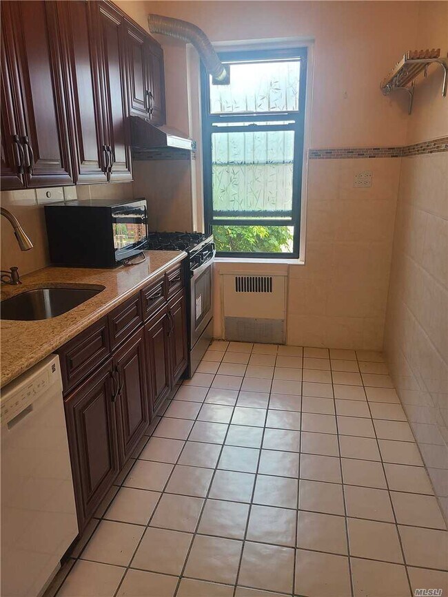 Foto del edificio - 65-38 Booth St