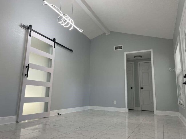 Building Photo - 10106 Royal Acres Ct