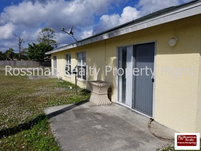 Building Photo - 205 Schoolside Dr