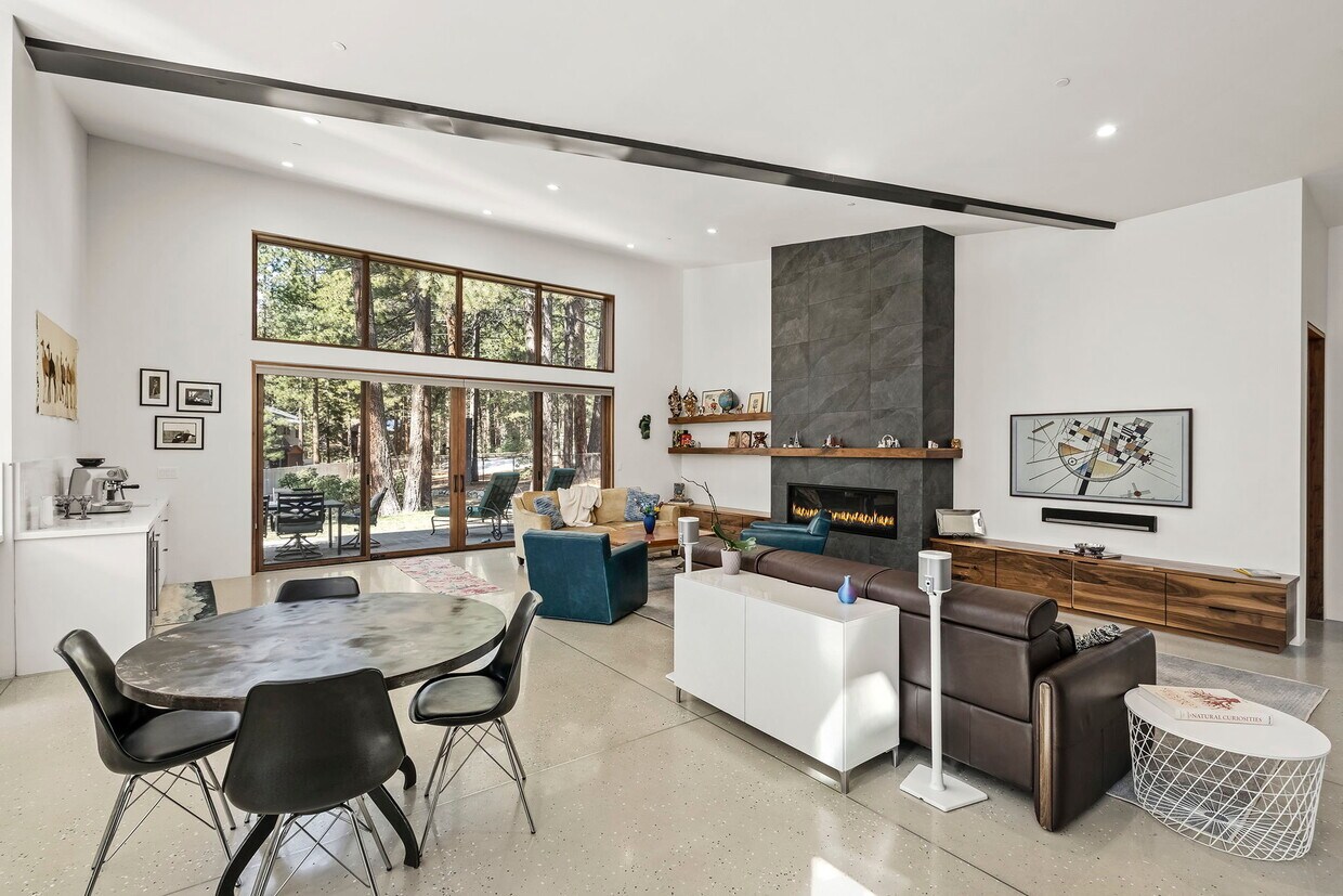 Foto principal - 207 Allen Way