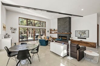 Building Photo - 207 Allen Way