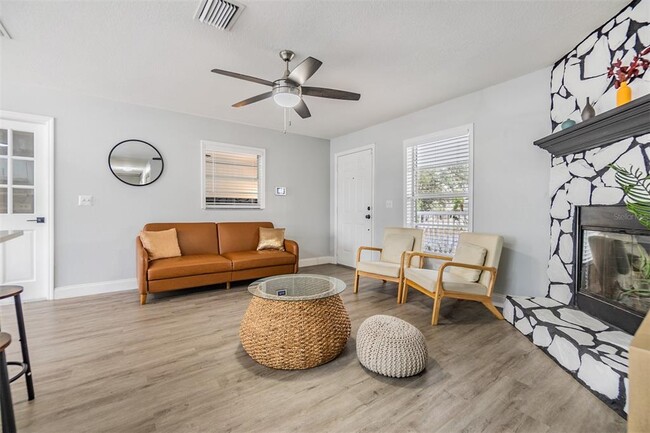 Foto del edificio - 9612 N 55th St