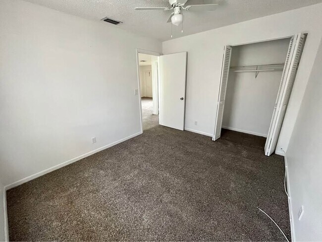 Foto del edificio - 3783 Coconut Rd