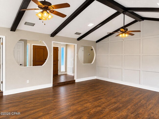 Foto del edificio - 3015 Longwood Cir