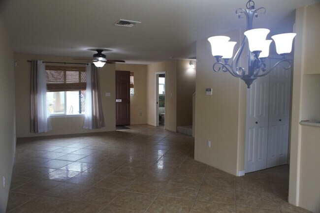 Building Photo - 632 Meakanu Ln