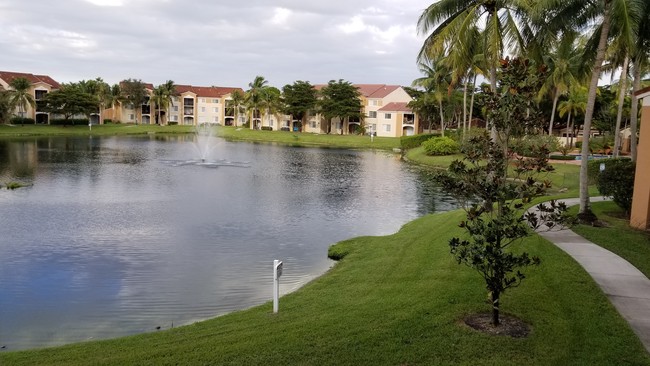 Vista desde el balcón & Sala de estar - 2123 Renaissance Blvd