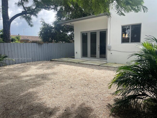 Foto del edificio - 3155 NW 103rd St