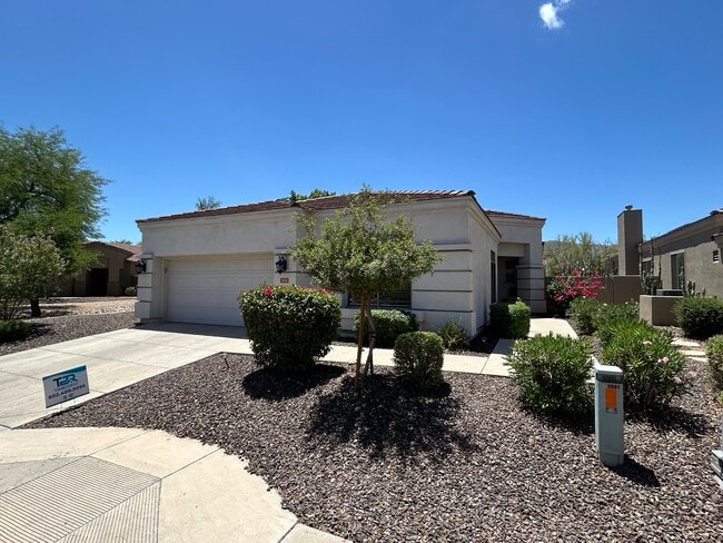 Building Photo - 2041 E Fawn Dr