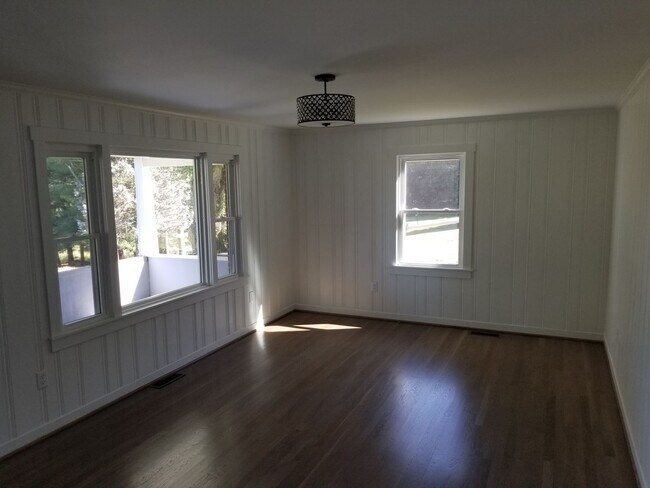 Building Photo - Single Family 4 BR, 3 Bath Home for Rent