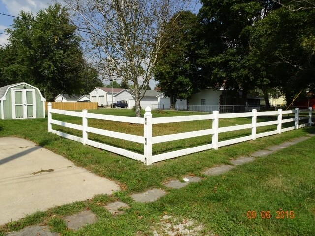 Building Photo - 270 S Seffner Ave