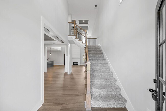 Foto del edificio - 4 Bedroom 2 1/2 Bath Home For Rent Near Ex...