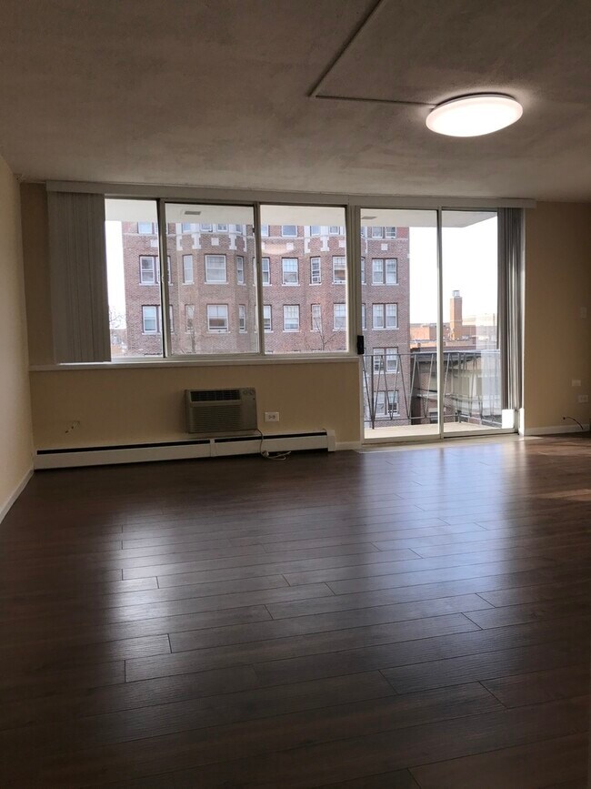 Foto del edificio - 5817 N Kenmore Ave