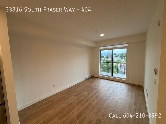 Building Photo - Cozy Condo in Prime Location