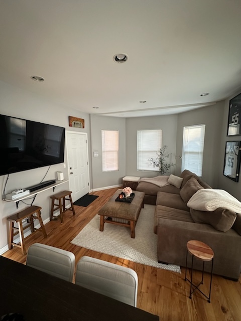 Building Photo - 3637 W Belmont Unit #2