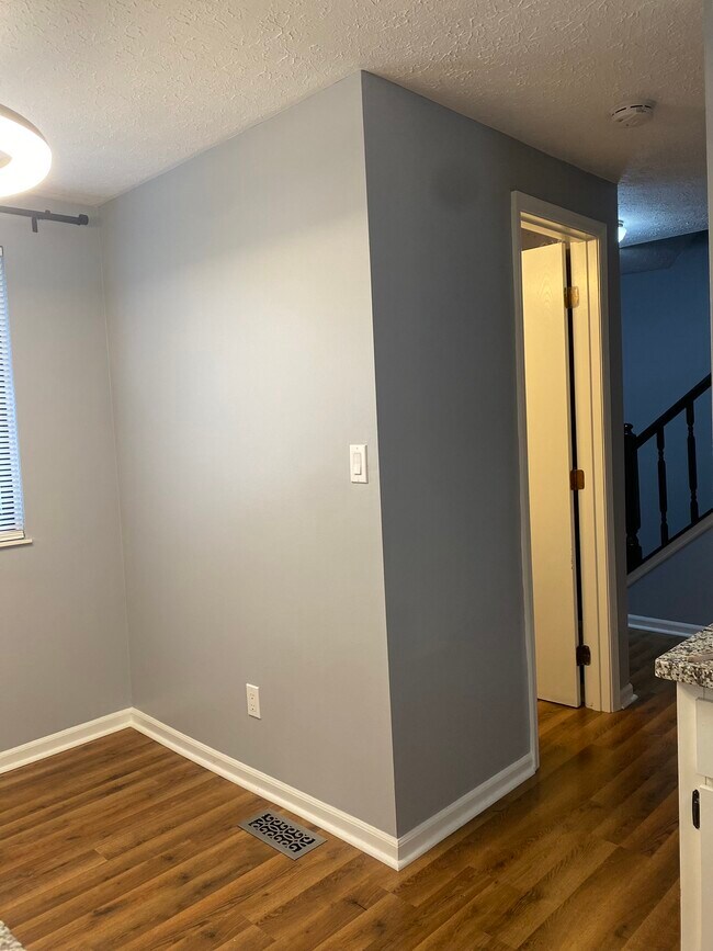 Foto del edificio - 9348 Loch Lea Ln