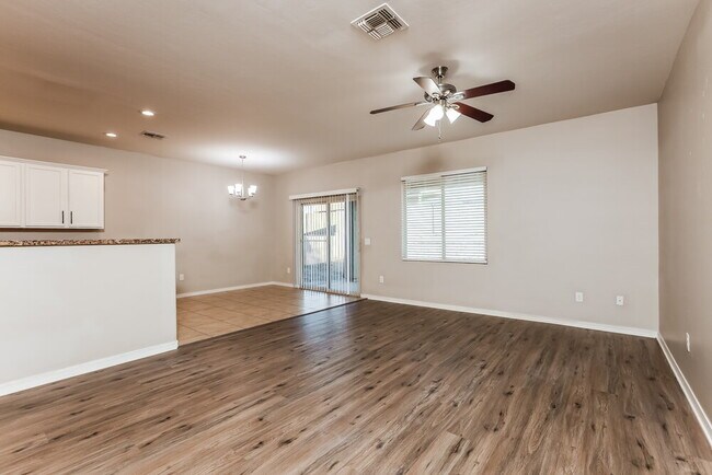 Foto del edificio - 8237 W Kittiwake Ln