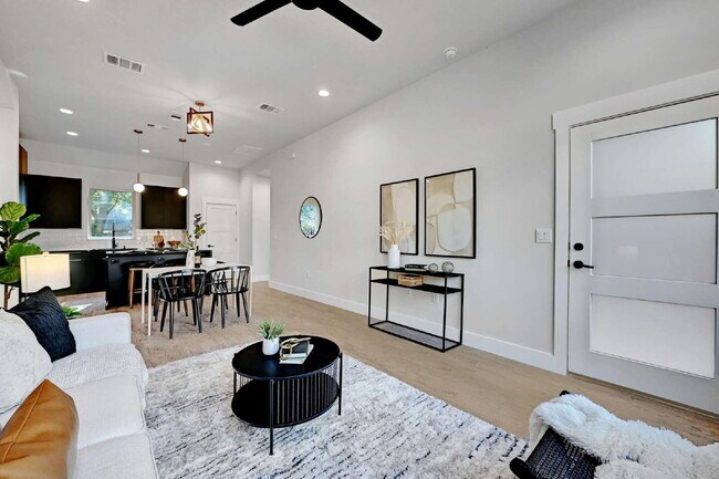 Building Photo - Brand New Home in the Heart of South Austin!