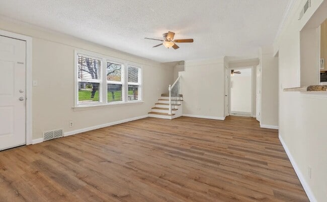 Building Photo - 3 BR/1BA | Newly Renovated Single Family Home | Great backyard| In Blue Springs!