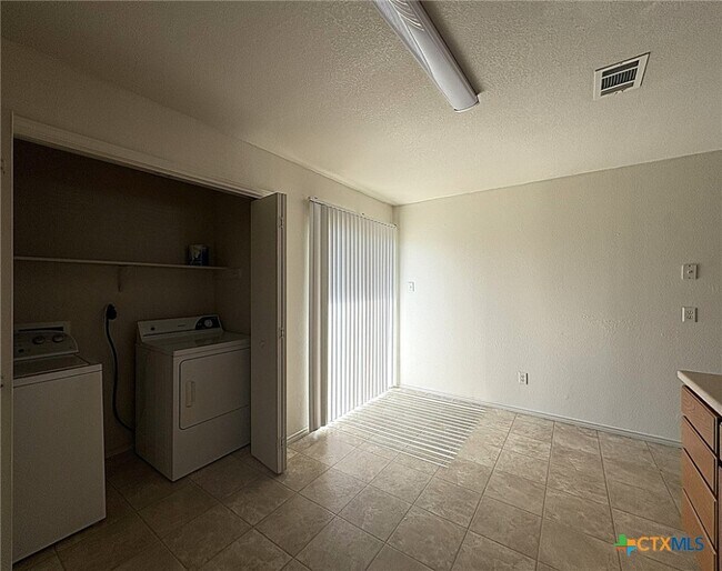 Foto del edificio - 2102 Tahoe Ct