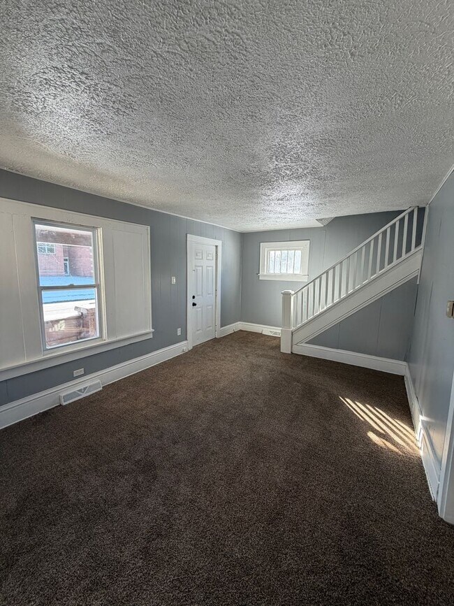 Building Photo - Spacious Multi-Level Akron Home for Rent | Open House Feb 7