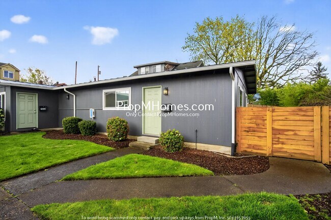 Updated Two Bedroom Unit with St Johns Views! - Updated Two Bedroom Unit with St Johns Views! Apartment