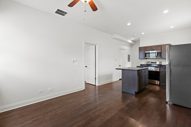 Foto del edificio - 3123 N California Ave