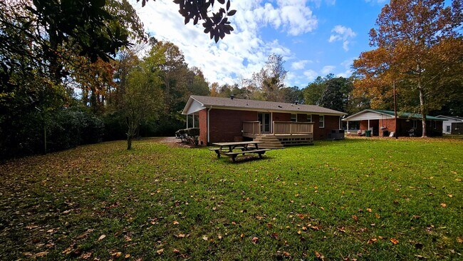 Building Photo - 3 BR 1 BA near Onslow Pines Park