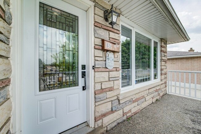 Building Photo - 85 Winter Av