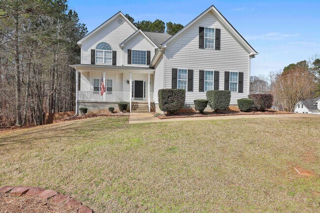 Building Photo - 4 Bed 2.5 bath in Fayette close to Everything!