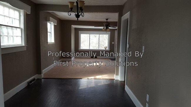 Building Photo - 226 Deem St
