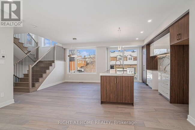 Building Photo - 574 Brunel St
