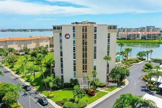 Building Photo - 7400 Sun Island Dr S