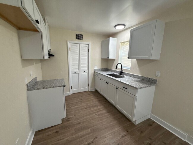 Foto del edificio - Fully Renovated 3-Bedroom Home – Move-In R...