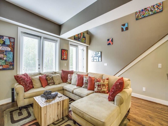Foto del edificio - 5055 Addison Cir