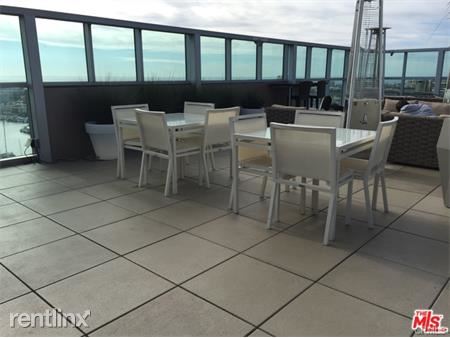 Building Photo - 13700 Marina Pointe Dr