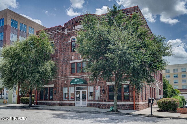 Building Photo - 212 Walnut St