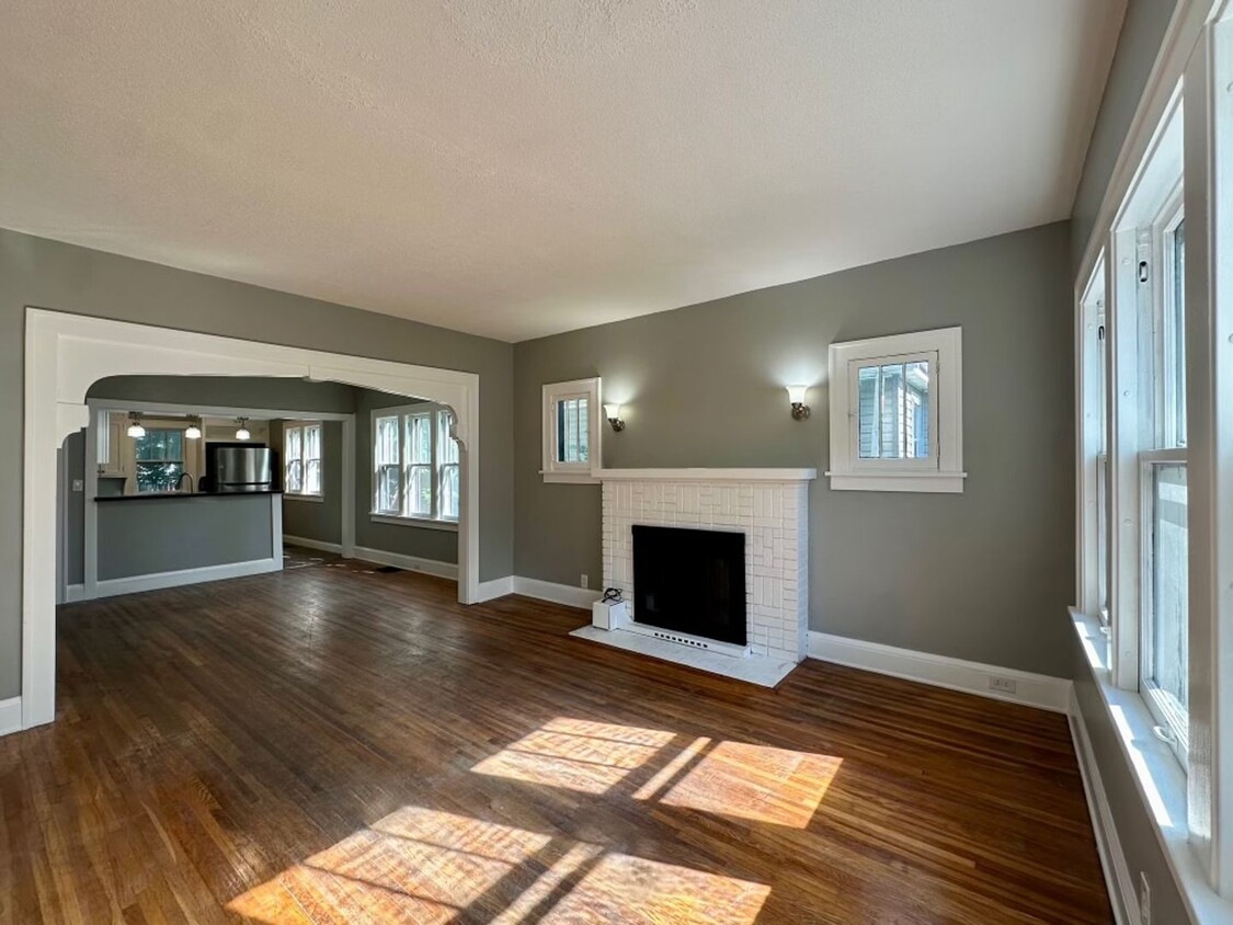 Primary Photo - Beautiful 4 bedroom house in Minneapolis!!
