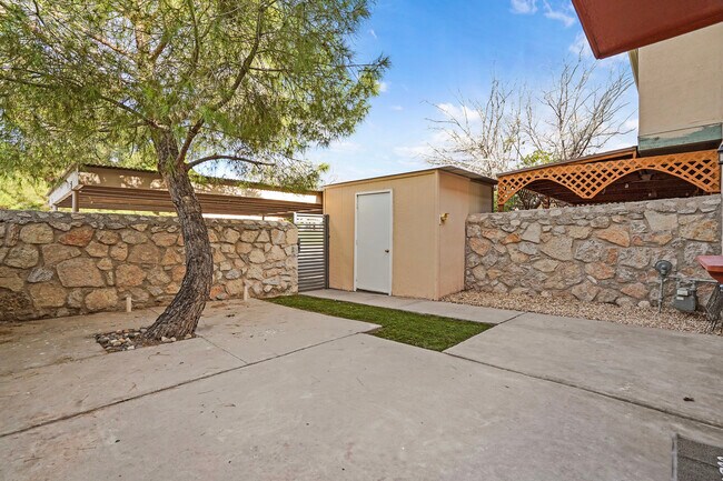 Foto del edificio - 244 Paso Noble Dr