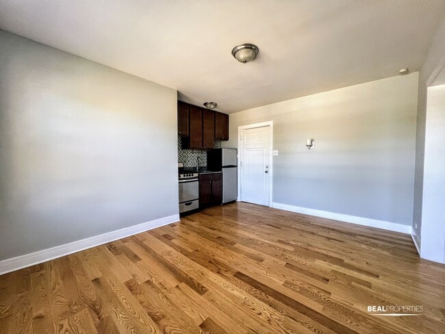 Building Photo - 4546 N Damen Ave