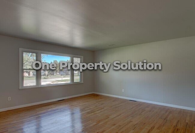 Building Photo - 4820 Cherry St