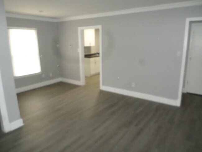 Foto del edificio - 2487 Burns Ave